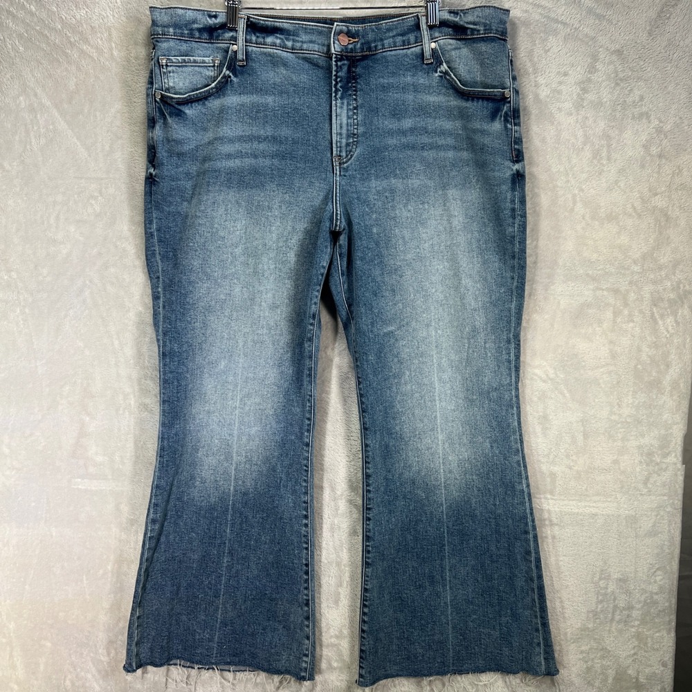 EXPRESS Jeans Womens 18Short Mid Rise 70s Flare  Raw Hem Blue Denim rodeo casual